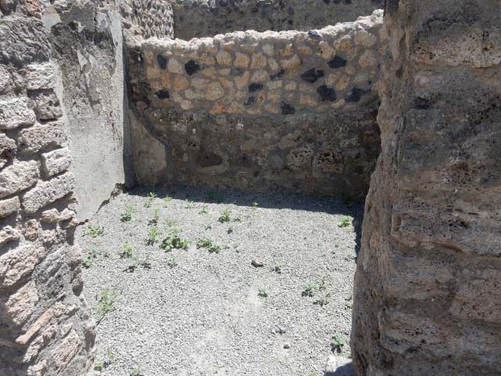 VII.1.25 Pompeii. May 2017. Looking south-east across room 29 in south-east corner of atrium.  Photo courtesy of Buzz Ferebee.
