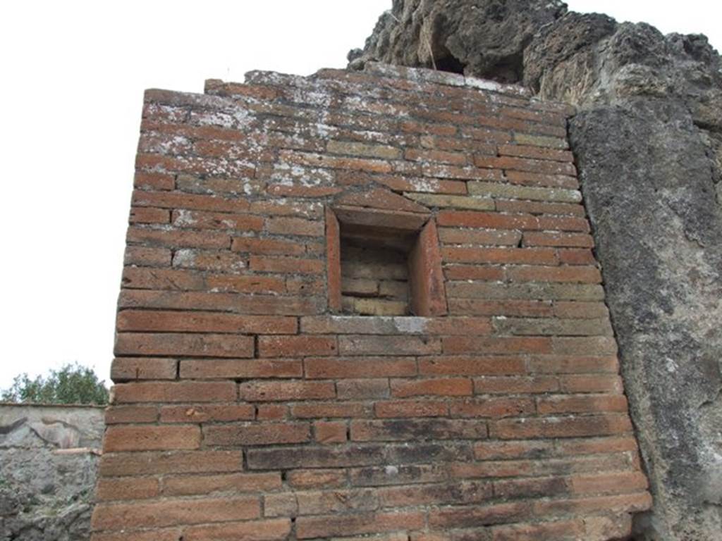 VII.1.26 Pompeii. December 2007. Pillar on north side of entrance, showing location of plaque. In January 1848, the following graffiti was found on the wall between VII.1.26 and 27

P(ublium)  Vedium  Numm[ianum]
aed(ilem)  Ceratus  lib(ertus)  rogat    [CIL IV 910]

Siricum   [CIL IV 911]

P(ublium) Paquium
Proculum    [CIL IV 912]

See Pagano, M. and Prisciandaro, R., 2006. Studio sulle provenienze degli oggetti rinvenuti negli scavi borbonici del regno di Napoli.  Naples : Nicola Longobardi. (p.164)  
