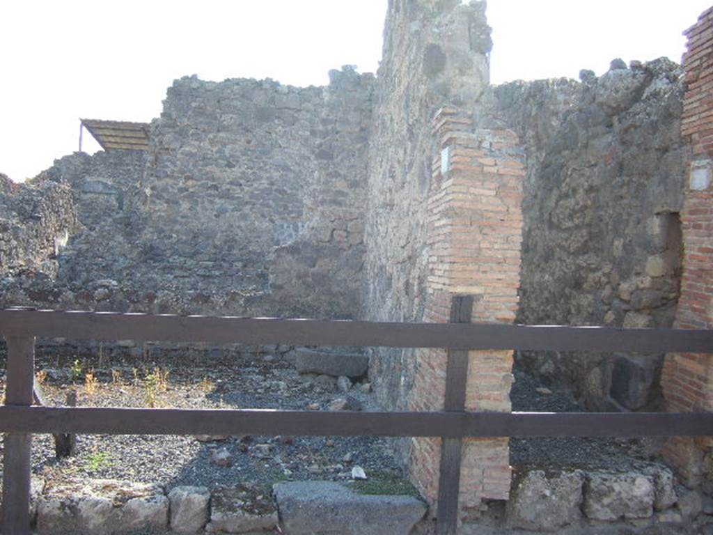 VII.1.29 and VII.1.30 Pompeii.September 2005.  Looking west.