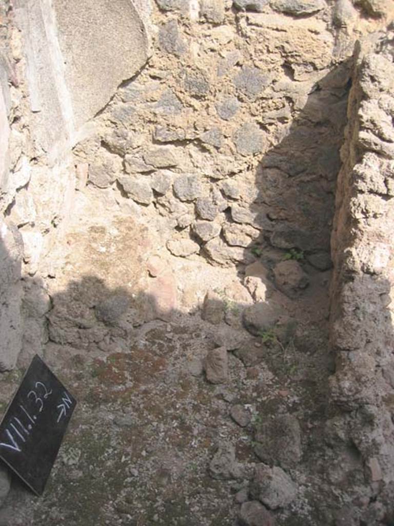 VII.1.32 Pompeii. July 2005. Looking north in latrine, on the west side of the steps to the upper floor. Photo courtesy of Barry Hobson.