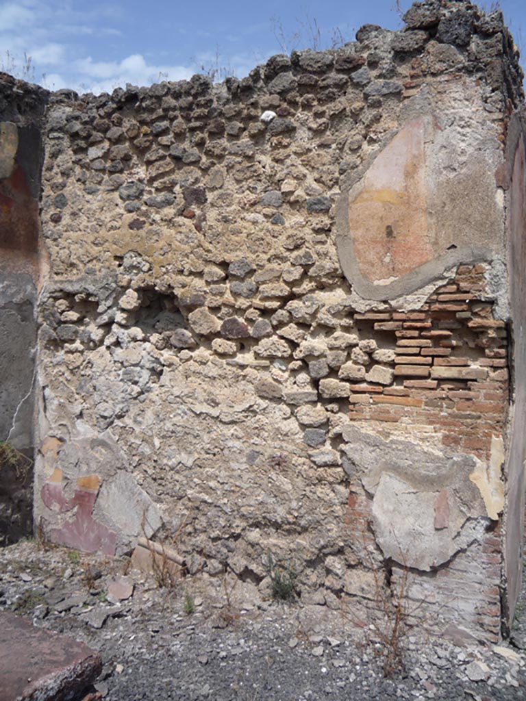 VII.1.36 Pompeii. October 2009. 
Looking towards north wall of ala on west side of atrium. Photo courtesy of Jared Benton.
