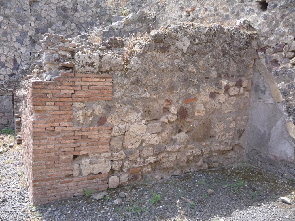 VII.1.36 Pompeii. October 2009. Looking towards south wall of ala on west side of atrium. Photo courtesy of Jared Benton.