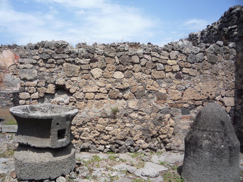 VII.1.36 Pompeii. October 2009. 
North wall of room in south-east corner, with doorway from atrium, on left. Photo courtesy of Jared Benton.
