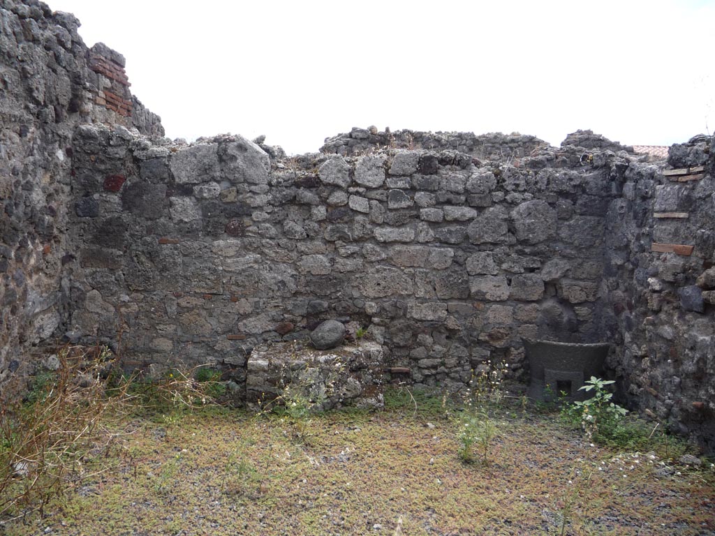 VII.1.36 Pompeii. October 2009. Looking towards south wall. Photo courtesy of Jared Benton.