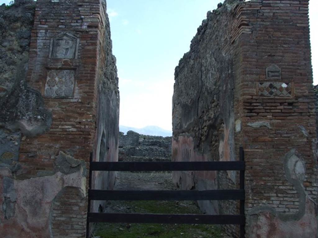 VII.1.36 Pompeii. March 2009. Entrance. According to Della Corte, found on the front of the insula between VII.1.35 and VII.1.36, on the left, were the graffiti

Caesius  Anulinus    [CIL IV 1738] 

A(ulo) Suettio Vero feliciter    [CIL IV 3068]

See Della Corte, M., 1965.  Case ed Abitanti di Pompei. Napoli: Fausto Fiorentino. (p.181 and 188)

According to Epigraphik-Datenbank Clauss/Slaby (See www.manfredclauss.de) these read as 

[3]alsius Anulinus      [CIL IV 1738]

A(ulo) Suettio Vero feliciter      [CIL IV 3068]

According to Fiorelli, near the doorway was written:  MODESTVM  AED
See Pappalardo, U., 2001. La Descrizione di Pompei per Giuseppe Fiorelli (1875). Napoli: Massa Editore. (p.76).