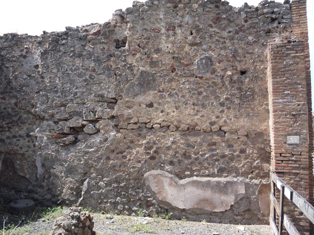 VII.1.37 Pompeii. October 2009. Looking towards west wall. Photo courtesy of Jared Benton.