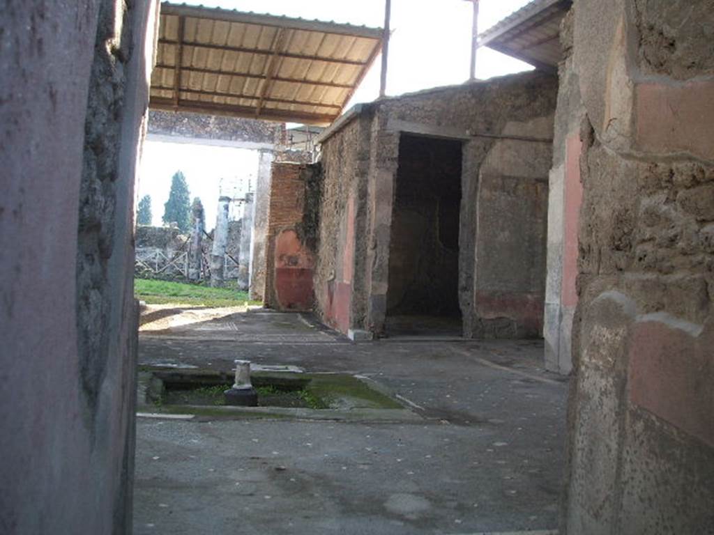 VII.1.40 Pompeii. September 2005. Looking towards south-west corner of atrium.