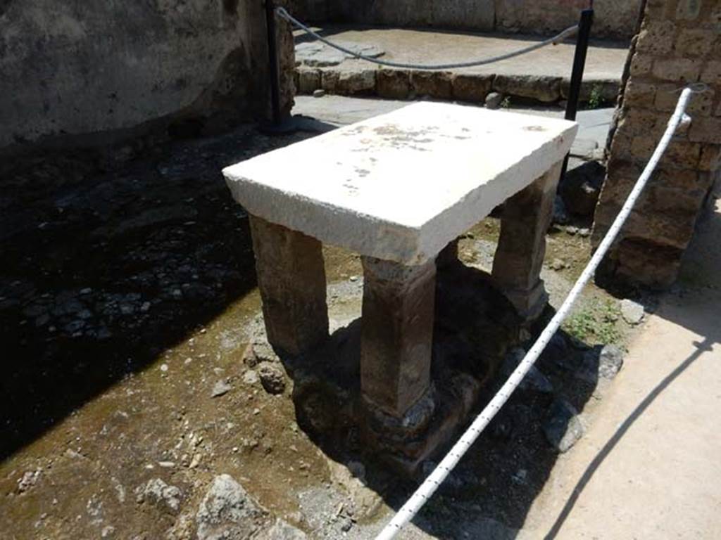 VII.1.41 Pompeii, May 2018. Looking west towards stone table. Photo courtesy of Buzz Ferebee.