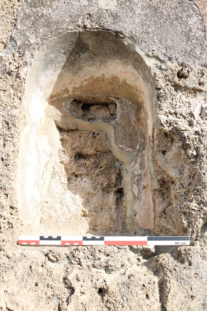 VII.1.42, Pompeii. December 2018. Detail of niche in north pilaster. Photo courtesy of Aude Durand