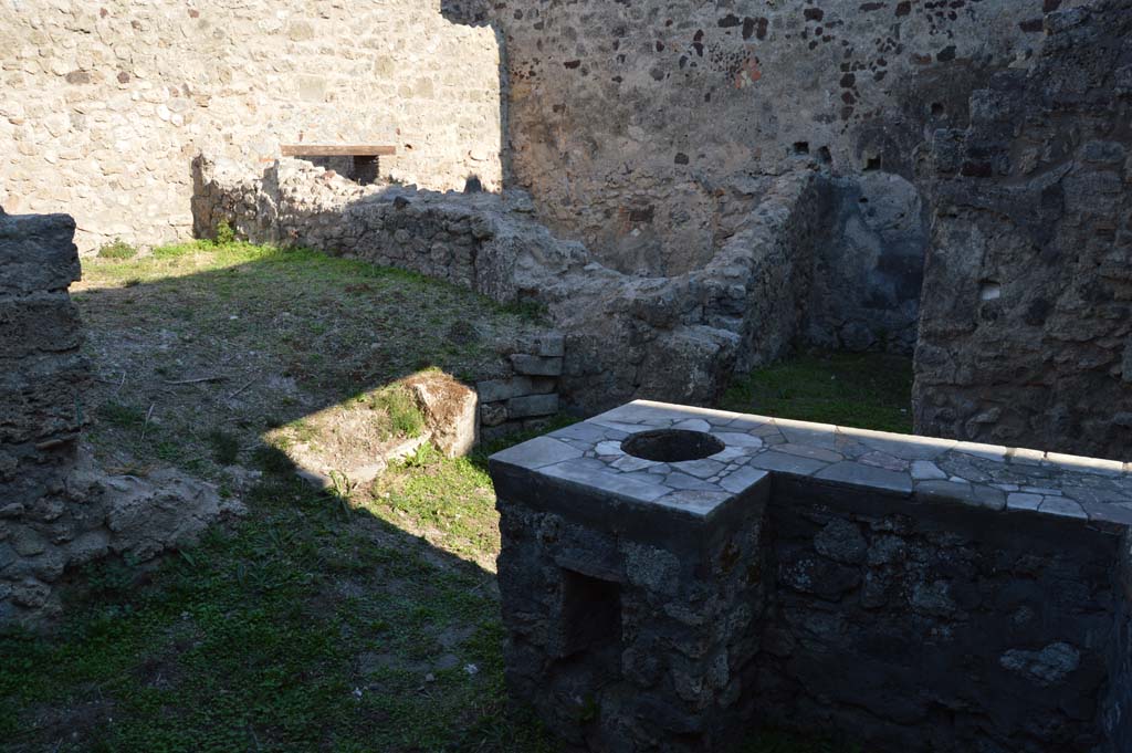 VII.1.44 Pompeii. October 2017. Looking south-east across counter in bar-room.
Foto Taylor Lauritsen, ERC Grant 681269 DCOR.
