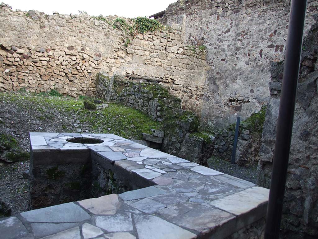 VII.1.44 Pompeii. December 2006. Looking across counter to south-east corner.  