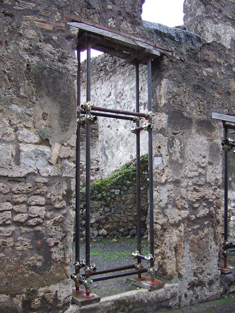 VII.1.45 Pompeii. December 2005. Entrance.