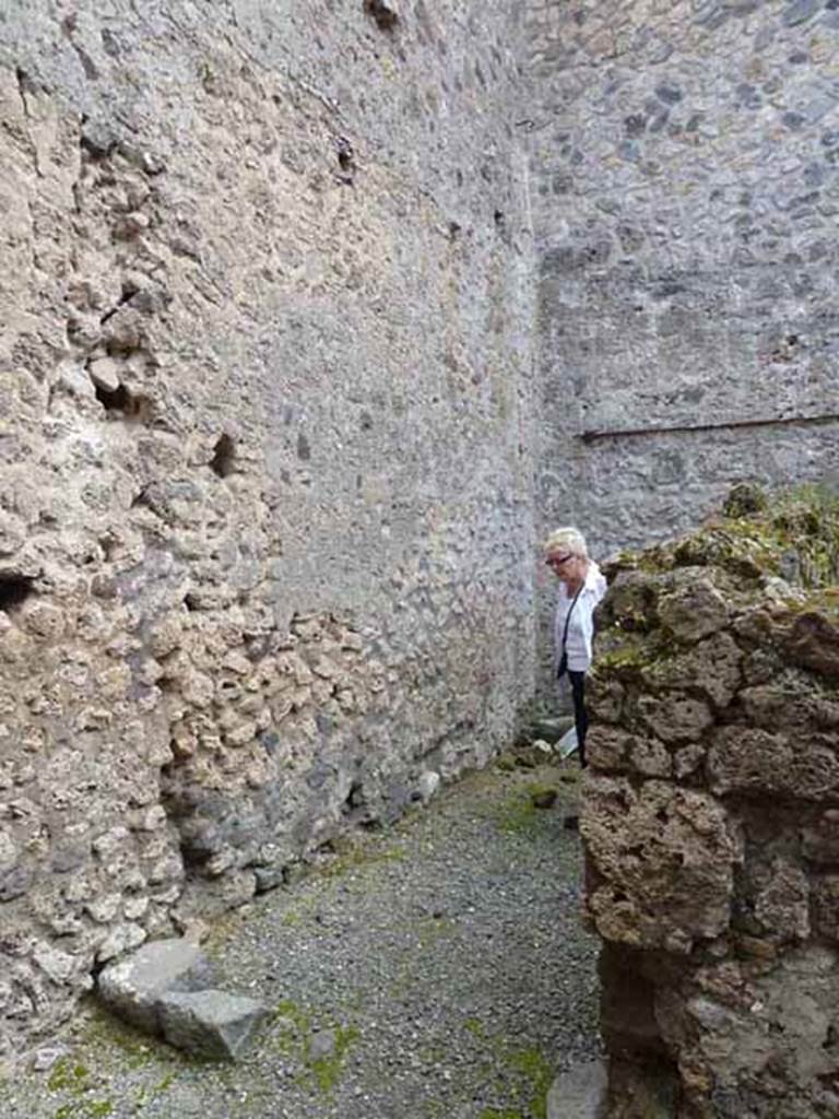 VII.1.46 Pompeii. May 2010. Doorway to rear room a on right of entrance room 16.