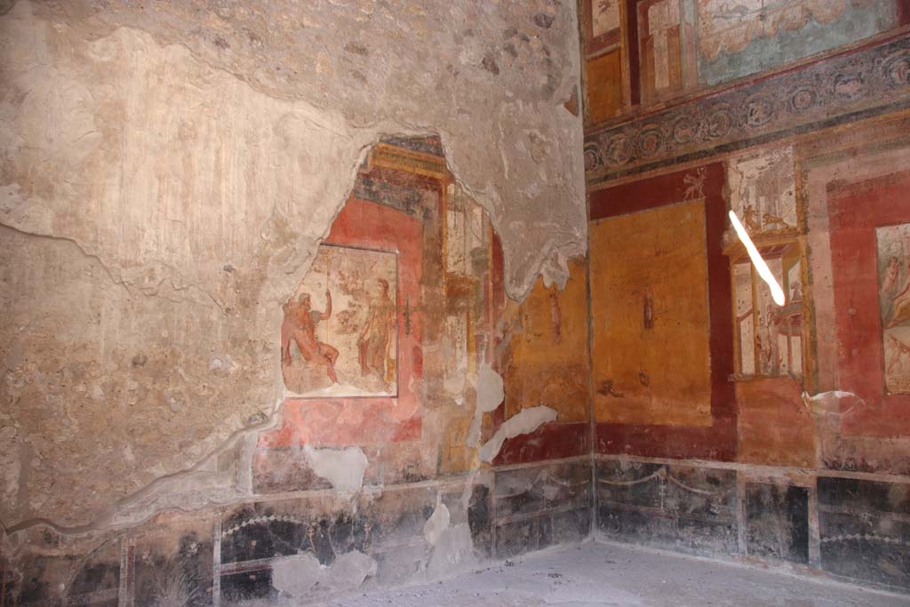 VII.1.47 Pompeii, September 2017. Exedra 10, looking towards west wall, north-west corner and north wall.
Photo courtesy of Klaus Heese.
