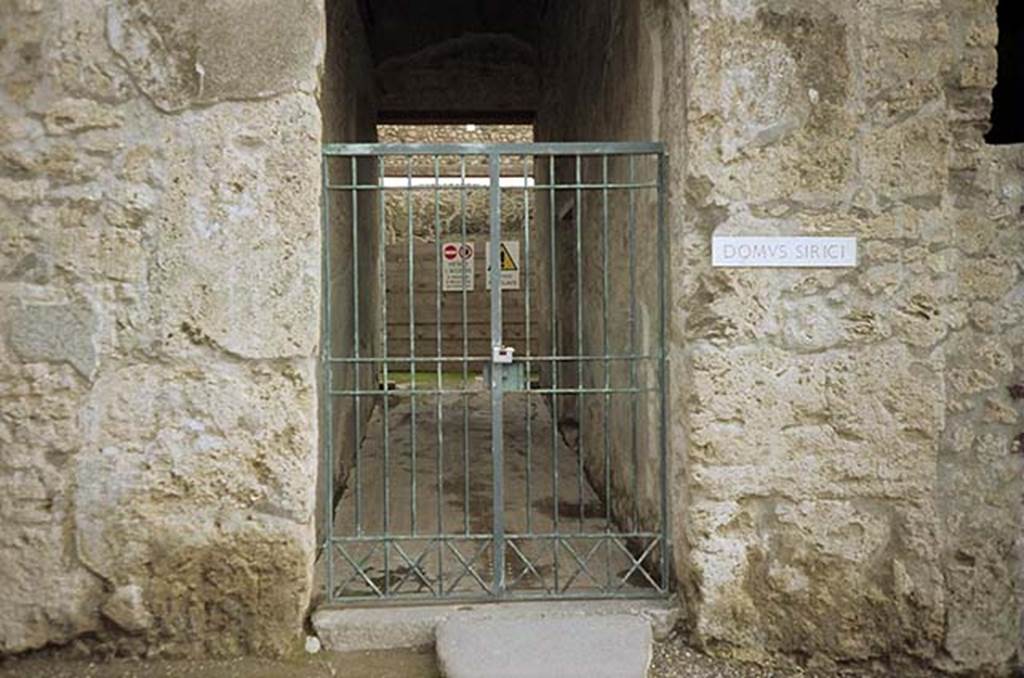 VII.1.47 Pompeii. January 2009. Entrance on Vicolo del Lupanare.  Photo courtesy of Rick Bauer. According to Niccolini on the right side of the door was the inscription

SIRICVM
II
. VMIVM. MODESTVM. AED ( mon. )
SIRICE • FAC • FACIAS

According to Epigraphik-Datenbank Clauss/Slaby (See www.manfredclauss.de) this reads

 [3] Siricum [3]
II(virum)
[Q(uintum) Post]umium Modestum aed(ilem)
Sirice fac facias      [CIL IV, 805]
