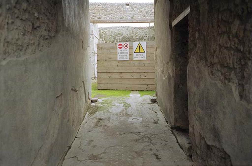 VII.1.47 Pompeii. January 2009. Entrance corridor or fauces 1, looking east. Photo courtesy of Rick Bauer.