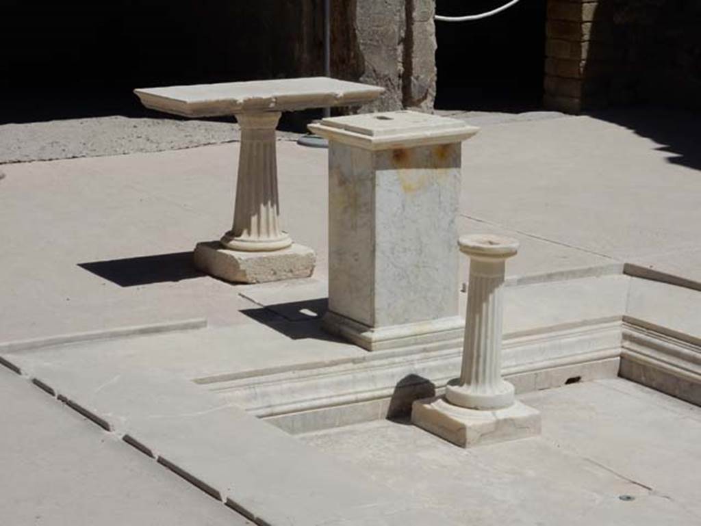 VII.1.47 Pompeii. May 2017. Looking south-east across impluvium in atrium 3, after restoration. Photo courtesy of Buzz Ferebee.
