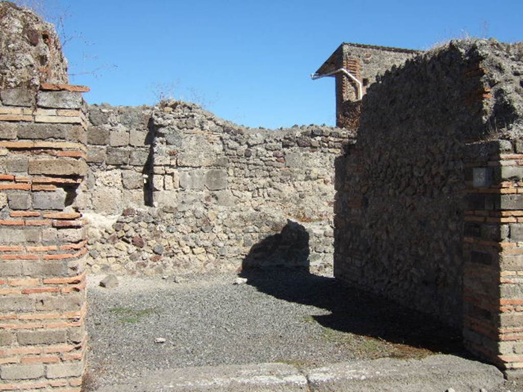 VII.1.55 Pompeii. September 2005. Entrance, looking east.

