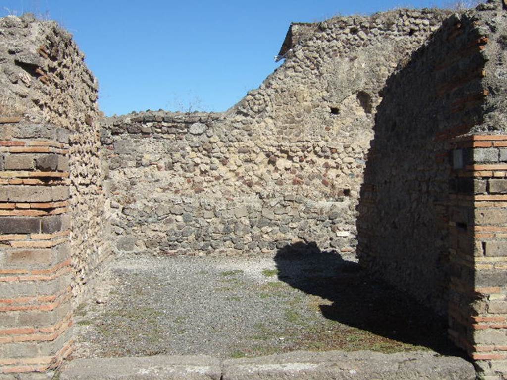 VII.1.56 Pompeii. September 2005. Entrance, looking east across shop.

