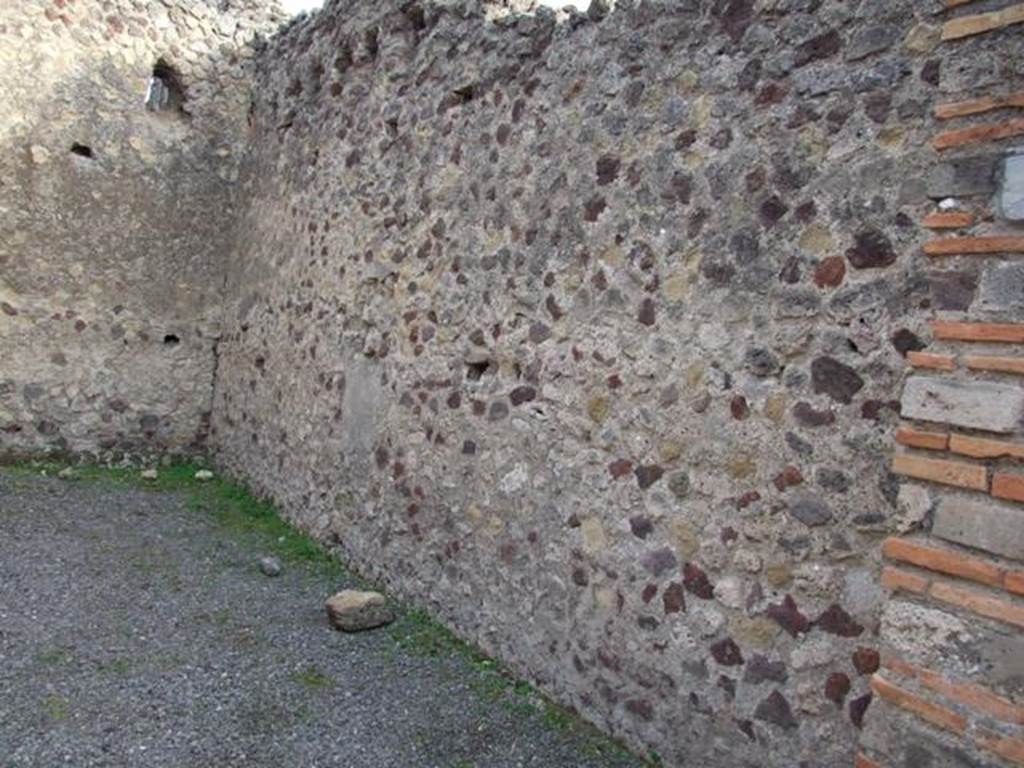 VII.1.61 Pompeii.    December 2007.   South wall.