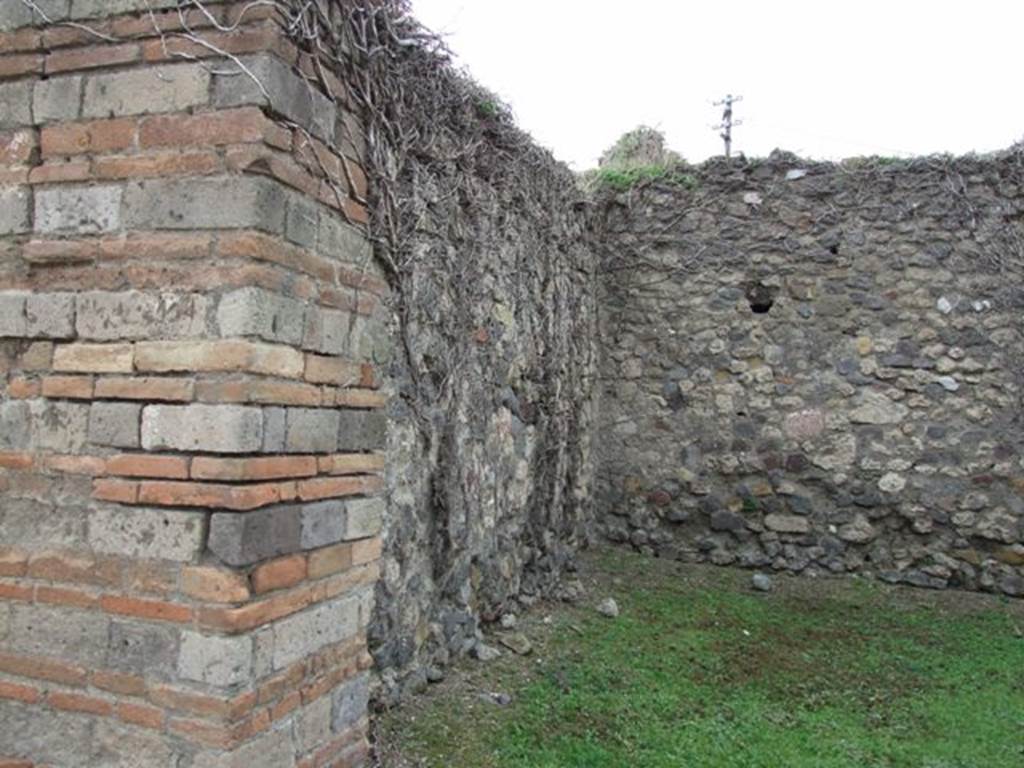 VII.2.5 Pompeii.  Shop.  December 2007.  South wall.