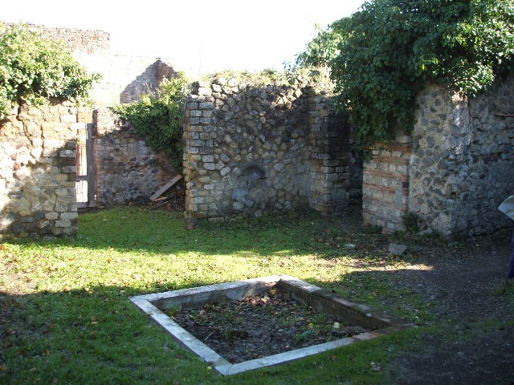 VII.2.6 Pompeii. December 2004. Atrium with impluvium, looking east towards entrance, from rear. On the right is the doorway to a cubiculum in the south-east corner of the atrium.
