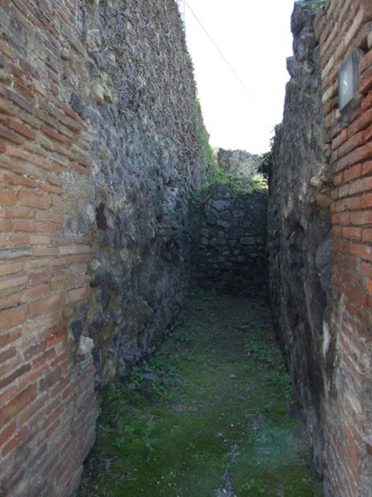 VII.2.8 Pompeii. March 2009.  Looking west.