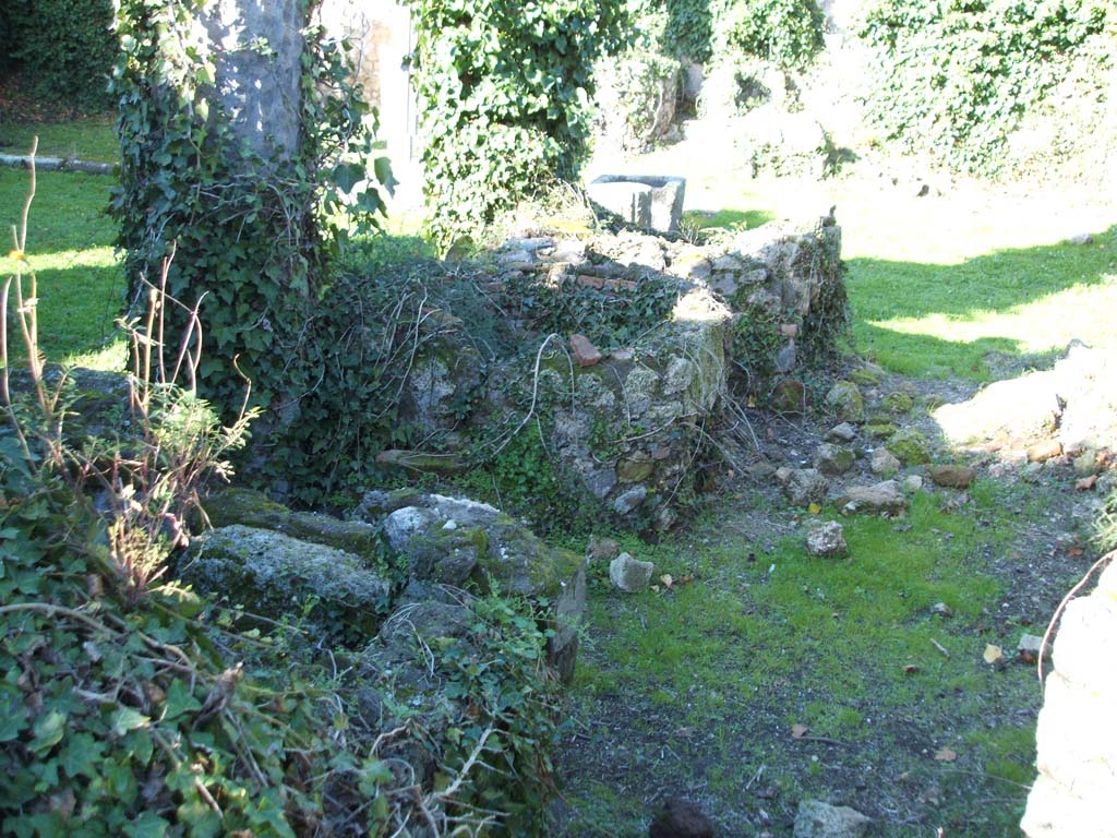 VII.2.11 Pompeii. December 2004. Remains of masonry in south-east corner of peristyle.  