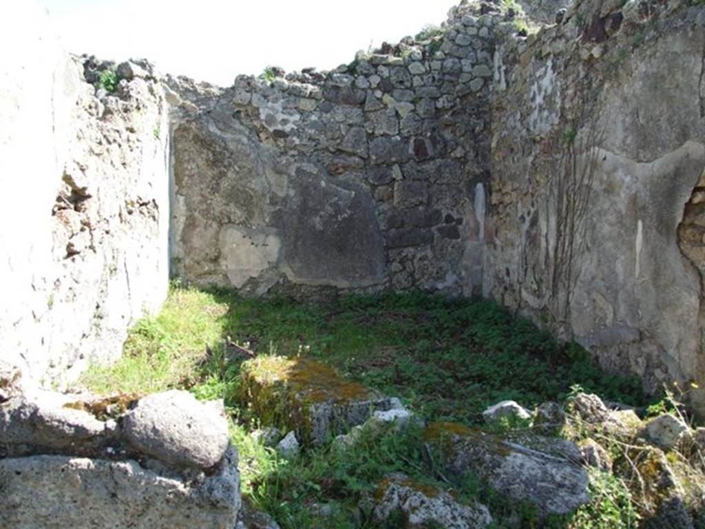 VII.2.16 Pompeii. March 2009. Room 8, oecus. Looking east.
According to PPM, 
Cubiculum u: of the white mosaic flooring only a few tesserae remain under the north wall, whilst the doorway threshold of the room was perfectly preserved. 
See Carratelli, G. P., 1990-2003. Pompei: Pitture e Mosaici. VI, 6. Roma: Istituto della enciclopedia italiana, (p.574).
Both PPM and Pernice describe this room as a cubiculum.
