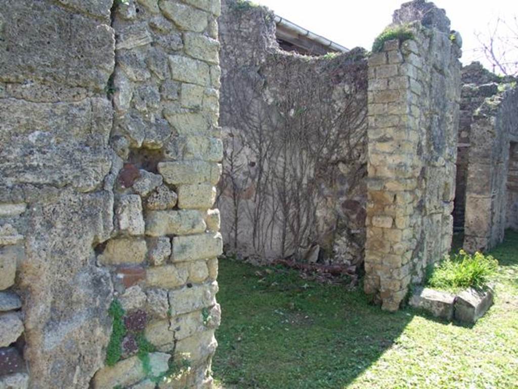 VII.2.16 Pompeii.  March 2009.  Room 9.  Doorway to Biclinium from East Portico.