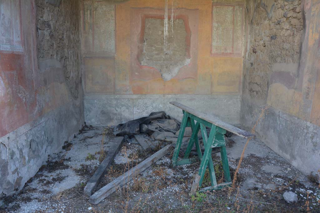 VII.2.16 Pompeii. October 2019. Exedra 17, looking south from doorway.
Foto Annette Haug, ERC Grant 681269 DCOR.
