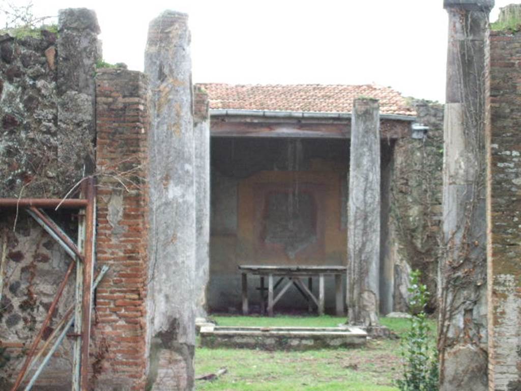 VII.2.16 Pompeii. December 2005. Looking south across peristyle garden to Exedra, from atrium.