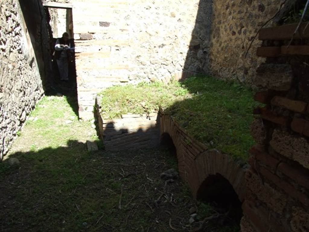 VII.2.18 Pompeii.  March 2009.  Room 19.  Kitchen and hearth, looking north.