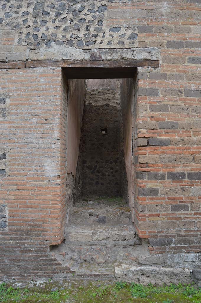 VII.2.19 Pompeii October 2017. Looking south to entrance to steps to upper floor.
Foto Taylor Lauritsen, ERC Grant 681269 DCOR.
