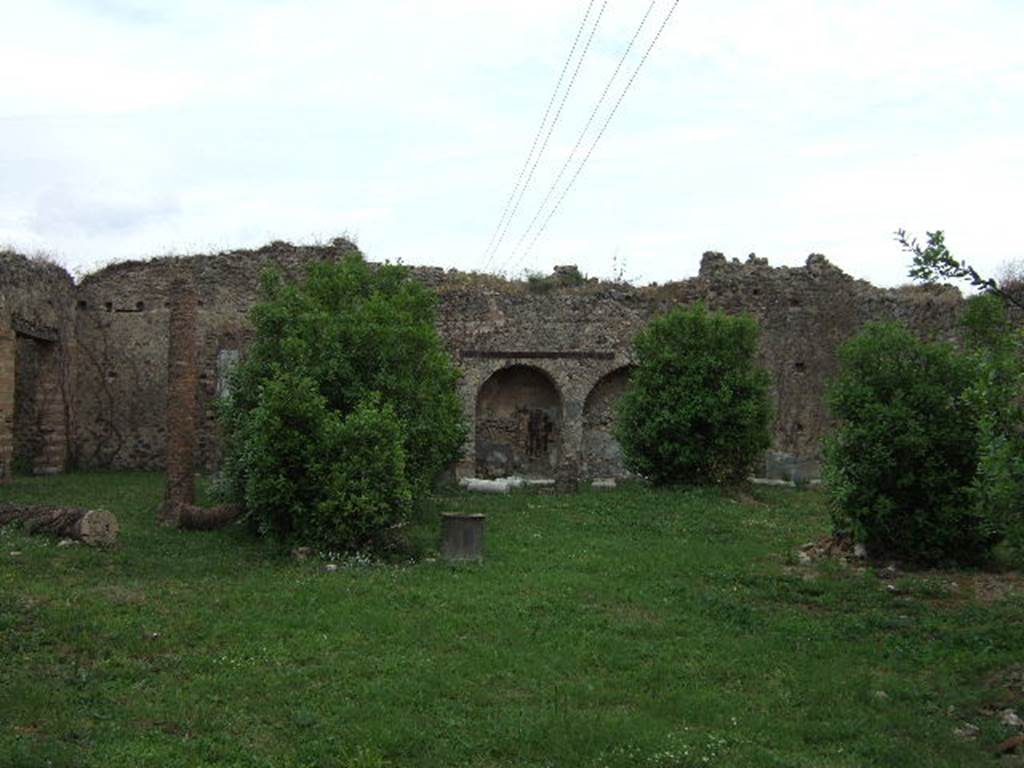 VII.2.20 Pompeii.  May 2006.  East wall of Peristyle, taken from VII.2.23.