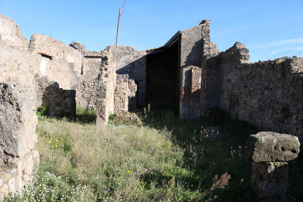 VII.2.25, Pompeii. December 2018. Looking east into atrium. Photo courtesy of Aude Durand.