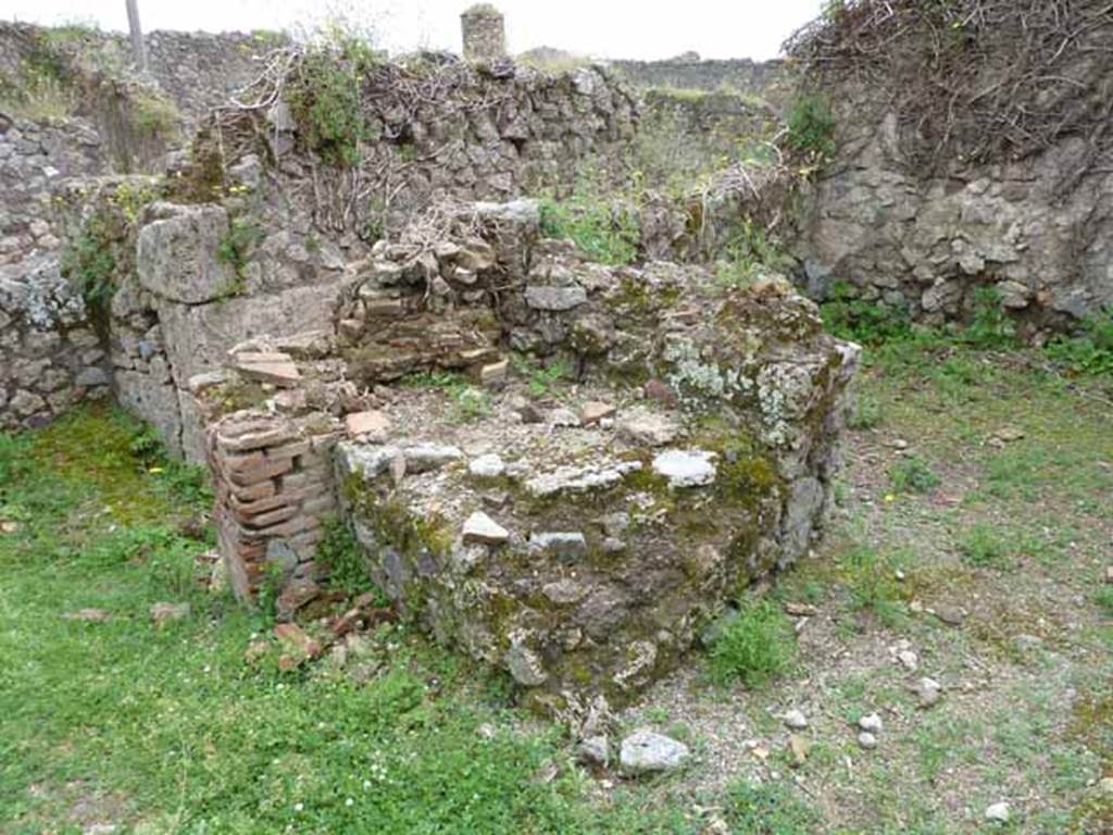 VII.2.27 Pompeii. May 2010. Remains of steps to upper floor.