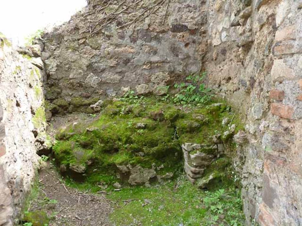 VII.2.28 Pompeii. May 2010. Remains of masonry bed.