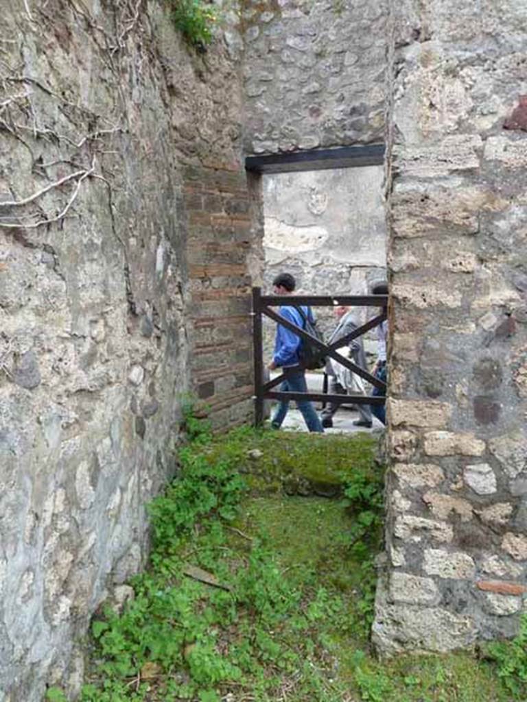 VII.2.29 Pompeii. May 2010. Steps to upper floor from rear, in room in south side of VII.2.27