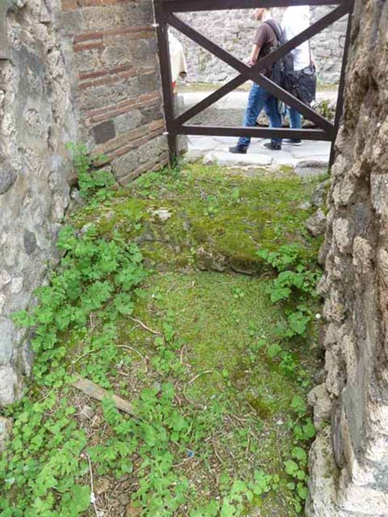 VII.2.29 Pompeii. May 2010. Steps to upper floor from rear, in room in south side of VII.2.27