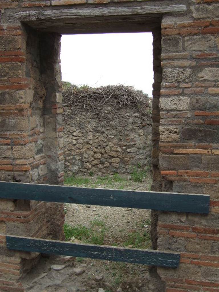 VII.2.30 Pompeii. May 2006. Entrance. Looking east.