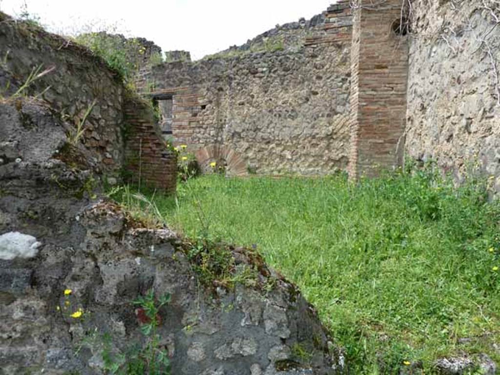 VII.2.30 Pompeii. May 2010. Looking west from atrium of VII.2.35, across workshop leading to entrance.