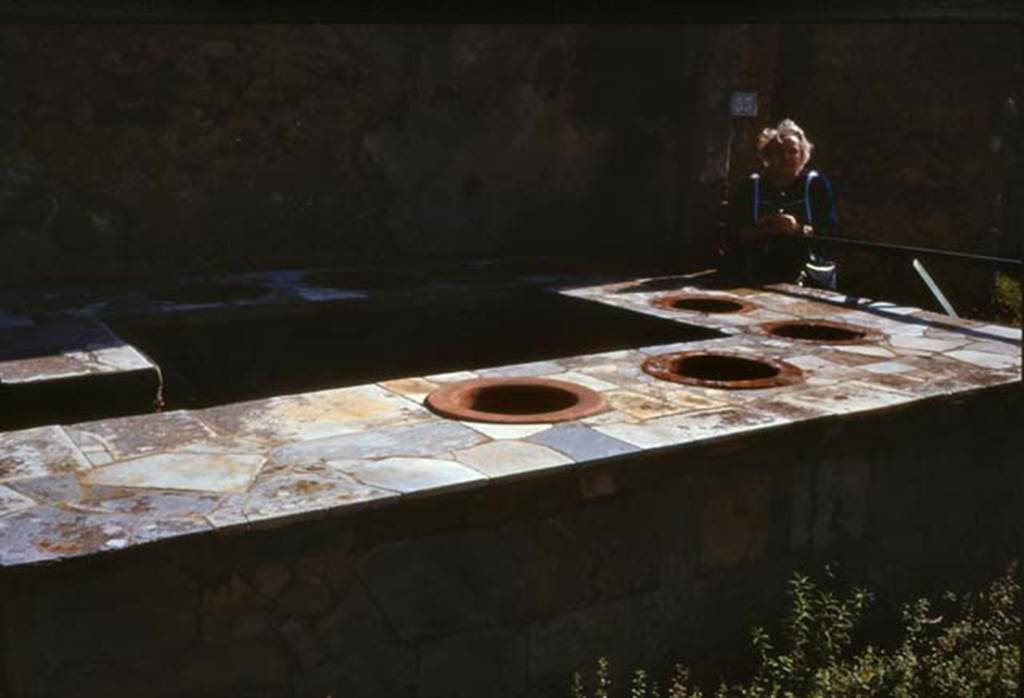 VII.2.32 Pompeii. February 1988. Looking south-east across counter towards other entrance doorway at VII.2.33, on right.
Photo by Joachime Mric courtesy of Jean-Jacques Mric.
