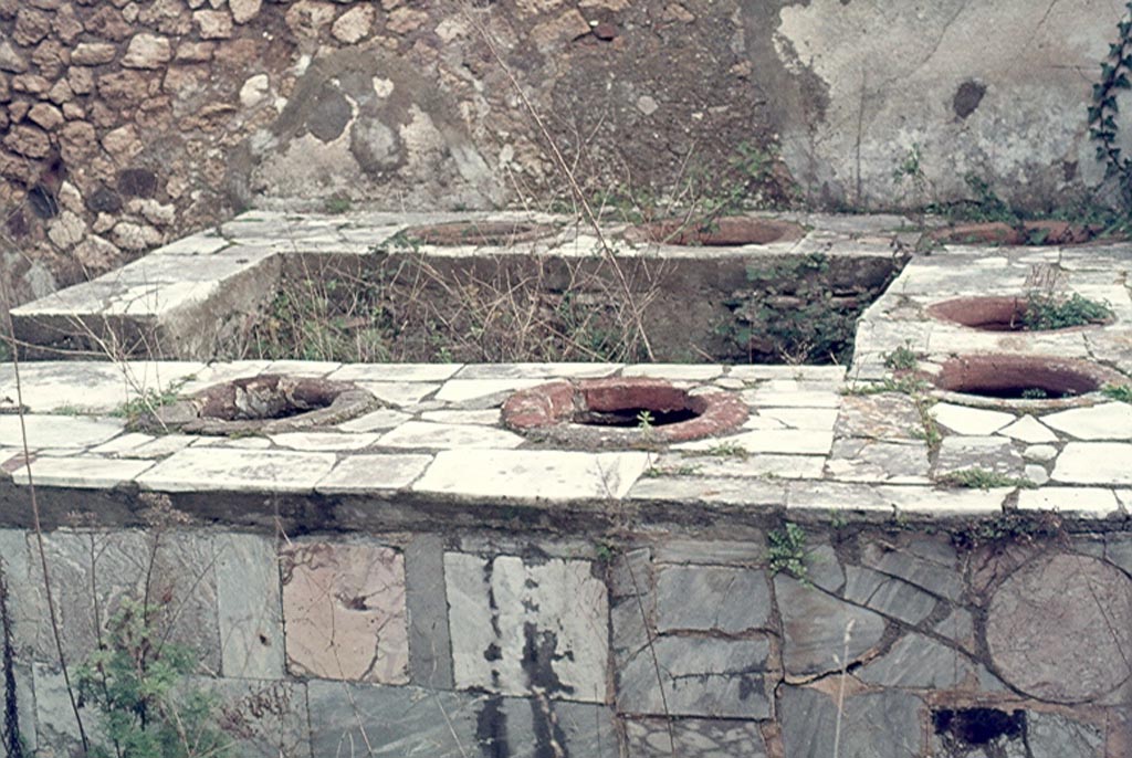 VII.2.32/33 Pompeii. January 1977. Looking east across counter. Photo courtesy of David Hingston.