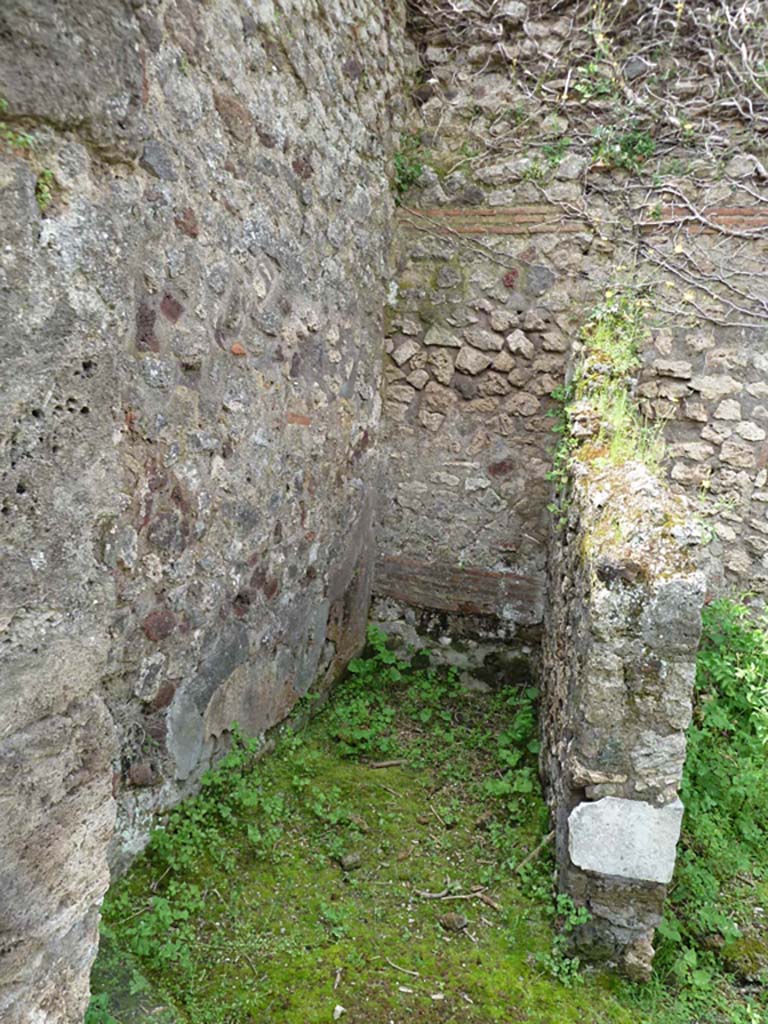 VII.2.35 Pompeii. May 2010. Latrine in south-west corner of atrium.