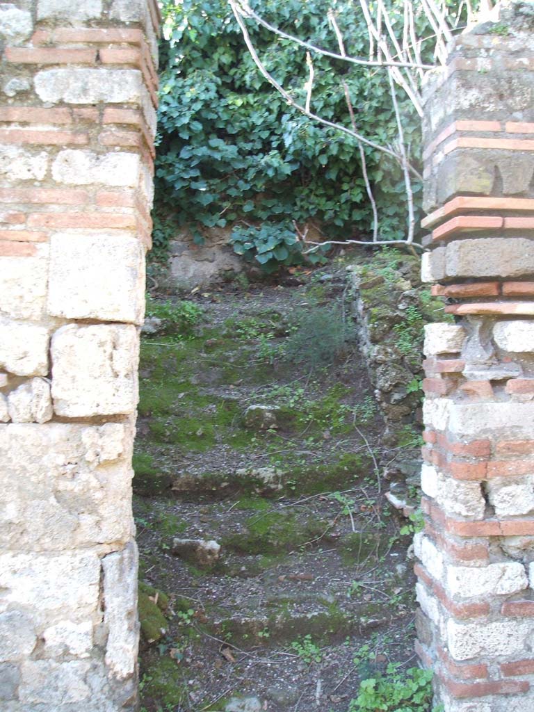 VII.2.38 Pompeii. December 2004. Stairs to upper floor.