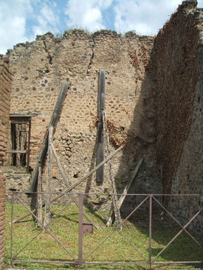 VII.2.42 Pompeii. May 2005. North wall.