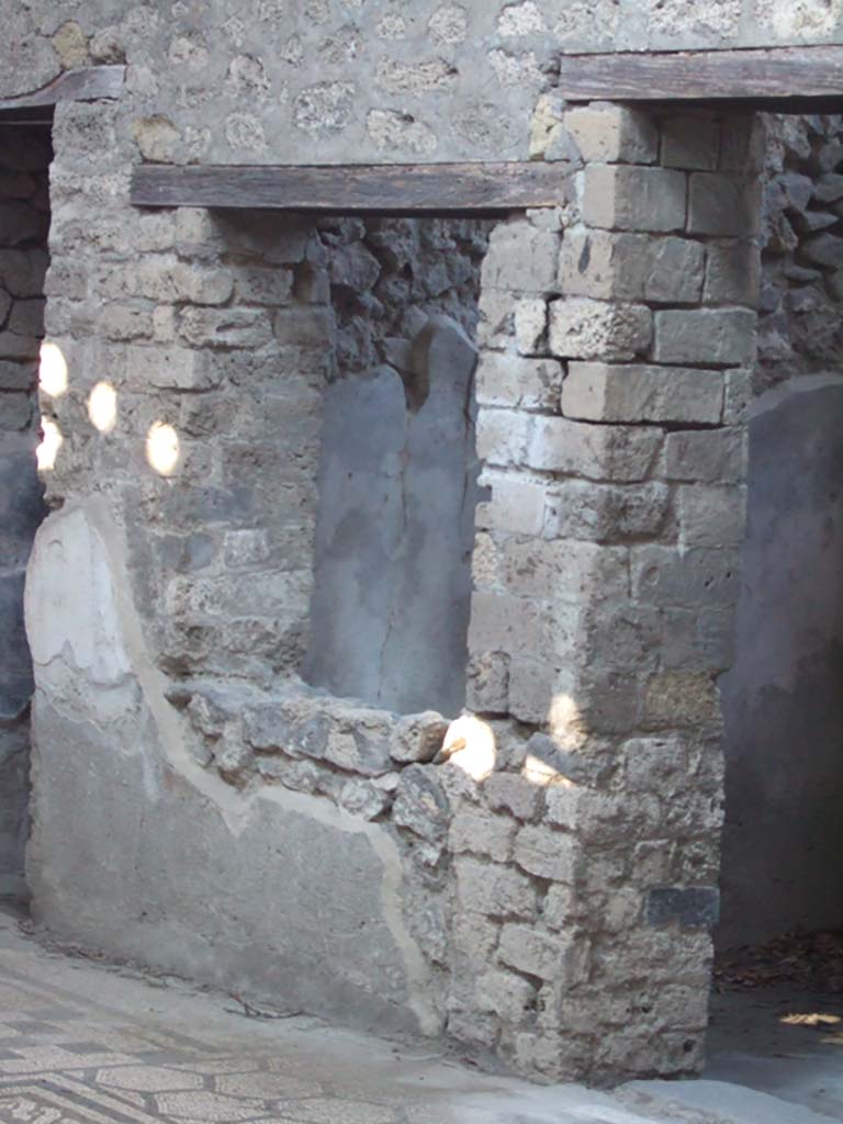 VII.2.45 Pompeii. September 2005. 
Doorway to cubiculum, the second room on east side with window overlooking atrium.
