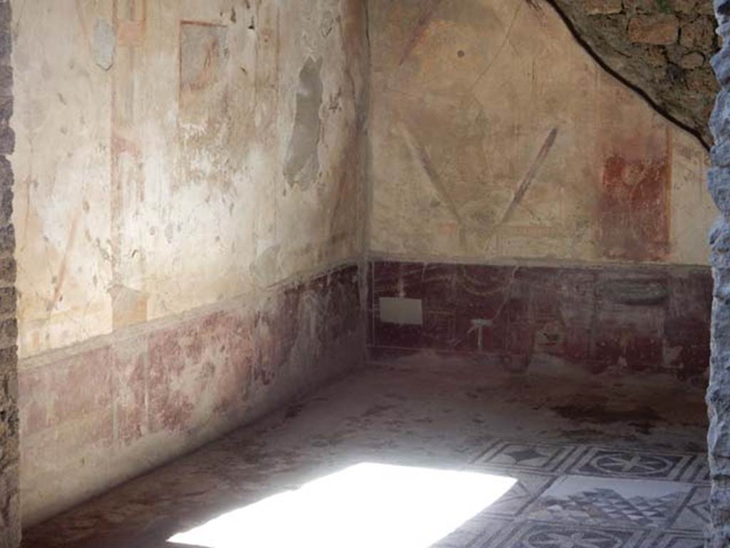 VII.2.45 Pompeii, May 2018. Looking towards north-east corner of triclinium. Photo courtesy of Buzz Ferebee.