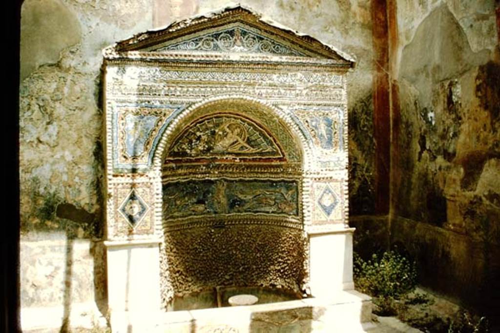 VII.2.45 Pompeii. 1957.  Fountain. Photo by Stanley A. Jashemski.
Source: The Wilhelmina and Stanley A. Jashemski archive in the University of Maryland Library, Special Collections (See collection page) and made available under the Creative Commons Attribution-Non Commercial License v.4. See Licence and use details.
J57f0130
